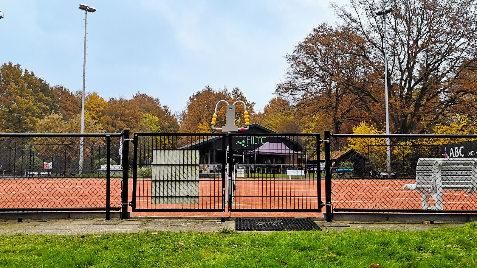 Tennisplatz-doppeltes-tor-Abchekwerk-Heerde
